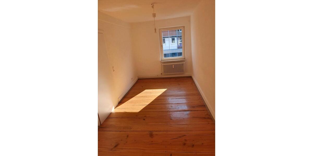 Wohnen auf Zeit Freiburg im Breisgau - 4 Zimmer, 16 m&sup2;, 350&euro; | Angebot:26190896