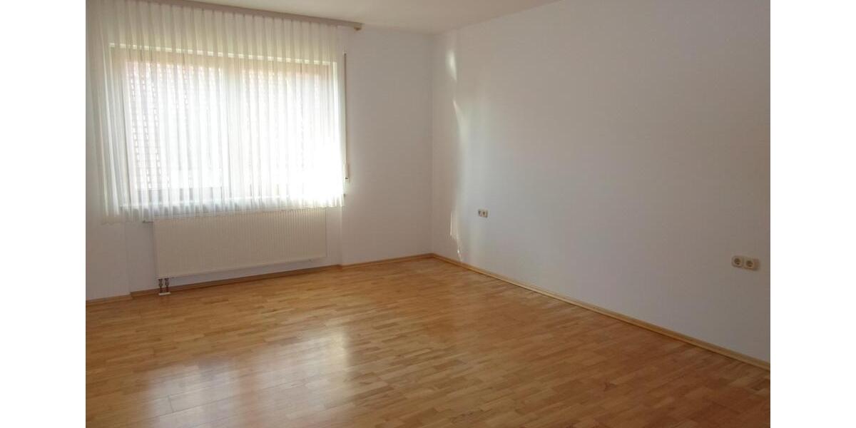 2-Zimmer-Wohnung (1. OG) in Graben mit Balkon und Garage 2 zimmer