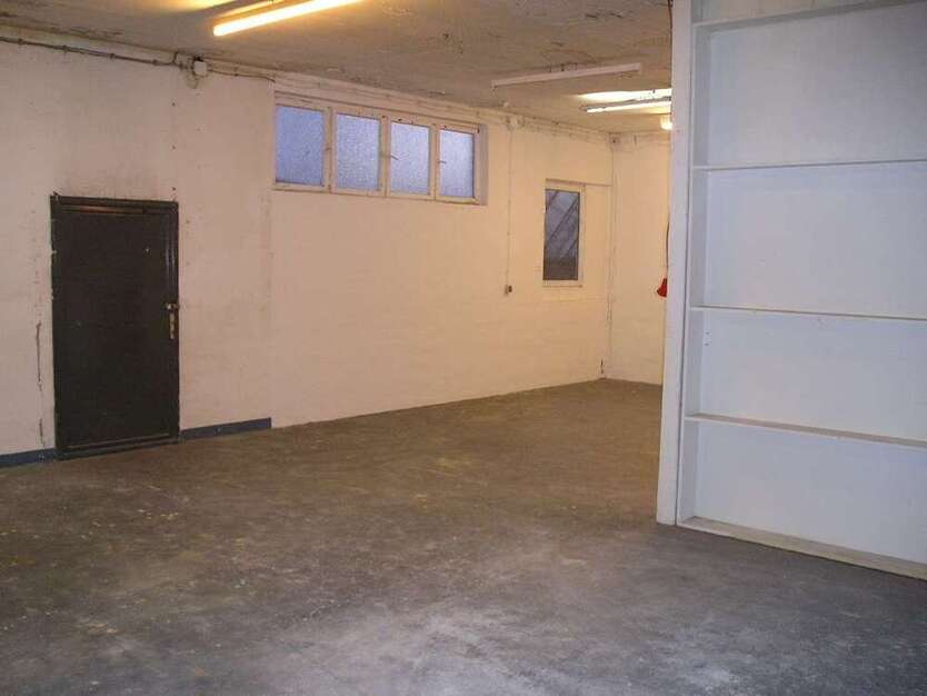 Halle in Königswinter-Niederdollendorf 560 € 90 m²