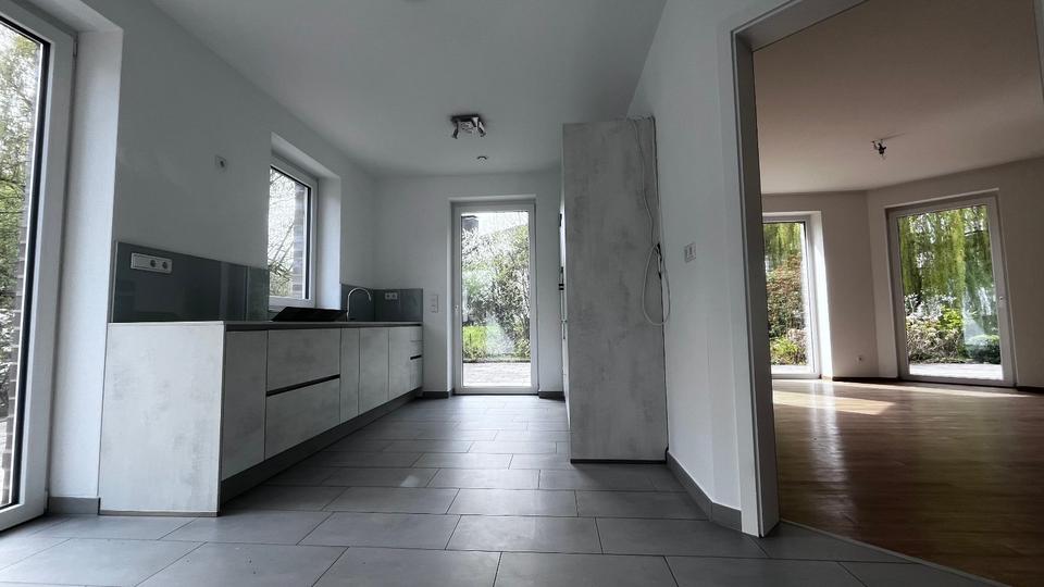 Einfamilienhaus Bad Pyrmont - 4 Zimmer, 180 m&sup2;, 1.600&euro; | Angebot:26470340
