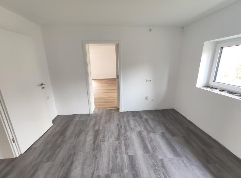 Neu saniertes Einfamilienhaus mit Garage, Garten, Wärmepumpe und Mieter–Strom