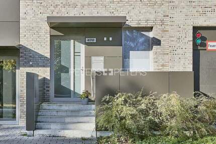 + Großzügige 2-Zimmer-Wohnung mit eigenem Eingang und Terrasse + 2 zimmer