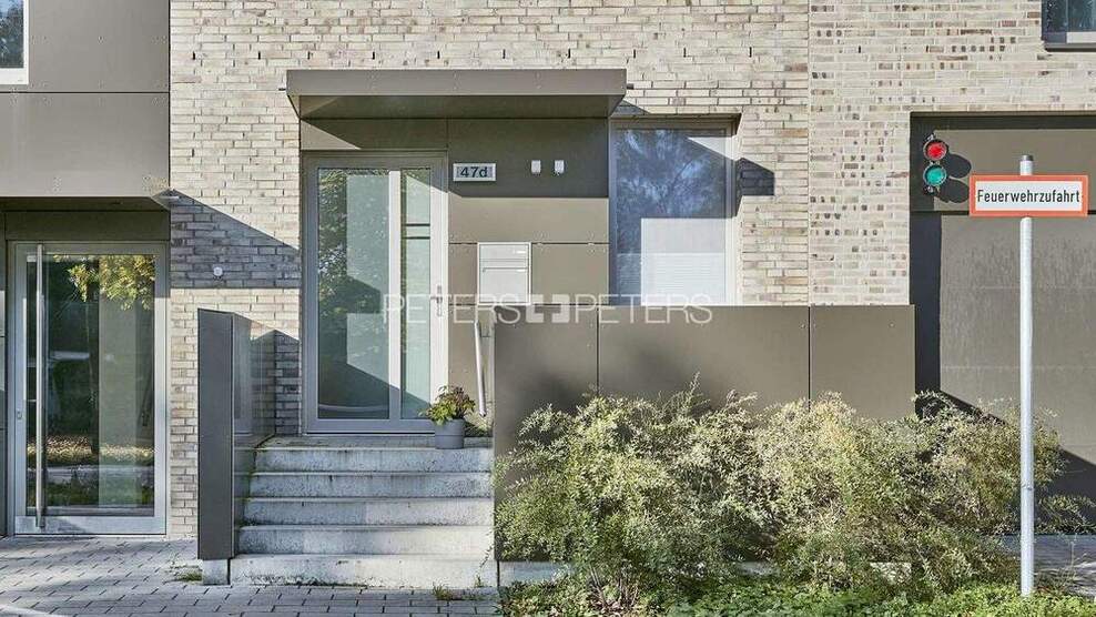 + Großzügige 2-Zimmer-Wohnung mit eigenem Eingang und Terrasse + 2 zimmer