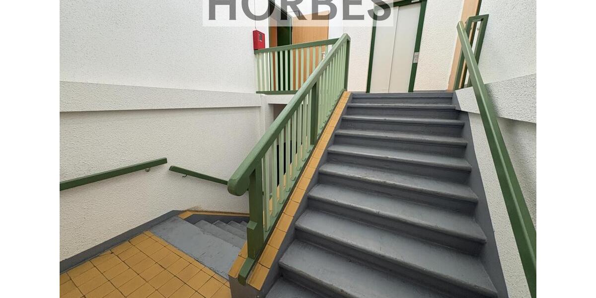 Dachgeschoßwohnung Glauchau - 1 Zimmer, 35 m&sup2;, 260&euro; | Angebot:25988420