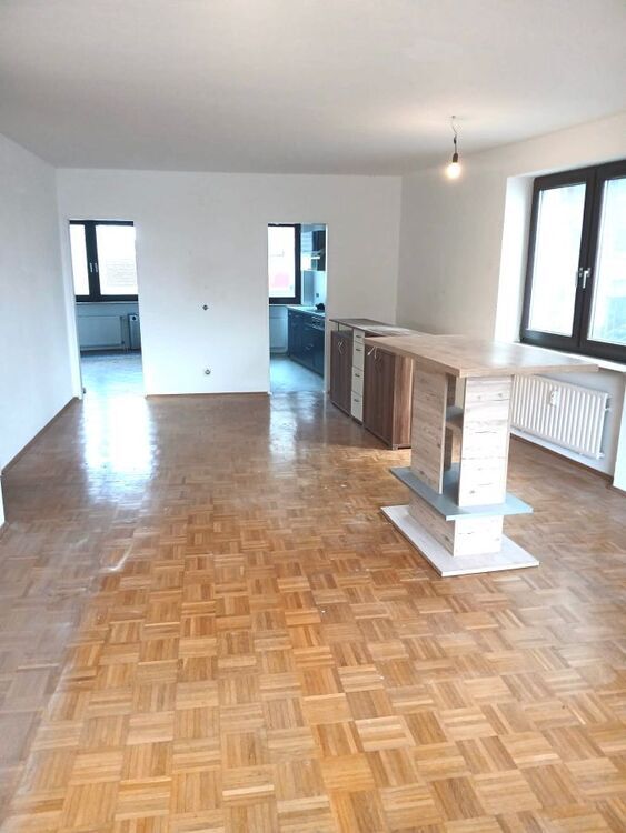Essen-Frohnhausen 2 Zimmer 68qm neu modernisiertes Bad, komplett renoviert, mit Balkon und Einbauküche 2 zimmer