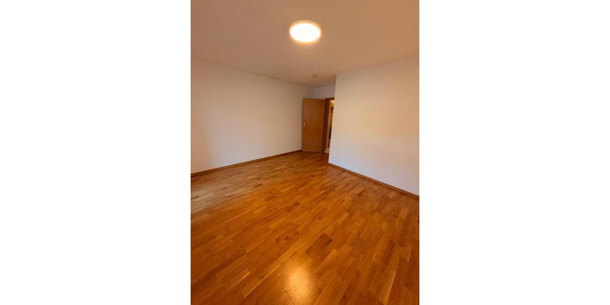 Etagenwohnung Kornwestheim - 4 Zimmer, 120 m&sup2;, 1.700&euro; | Angebot:26615319