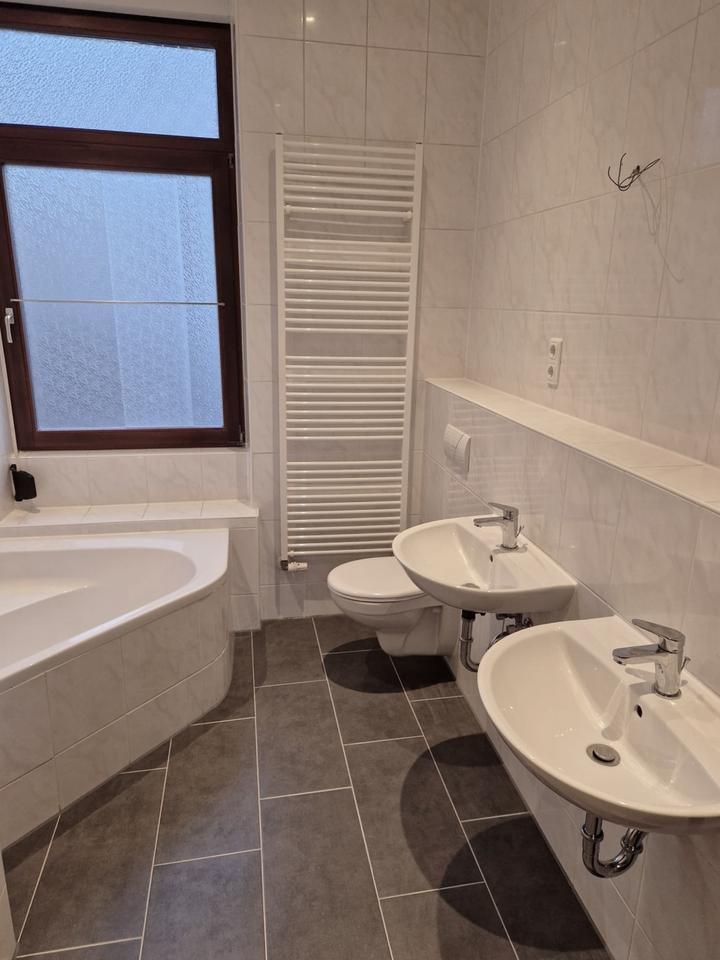 +++ Wohnen hoch über dem Rhein - in Nachbarschaft zur Burg Klopp! 4-Zimmer-Altbauetage mit Dachterrasse +++