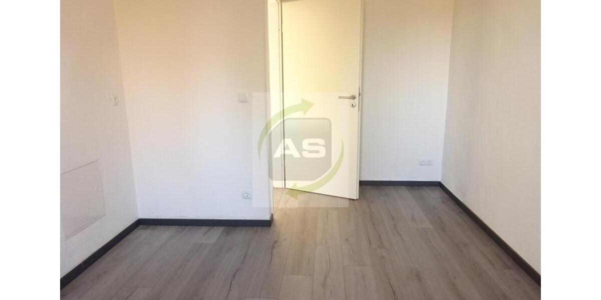 Erdgeschoßwohnung Meerane - 3 Zimmer, 82 m&sup2;, 595&euro; | Angebot:26098087