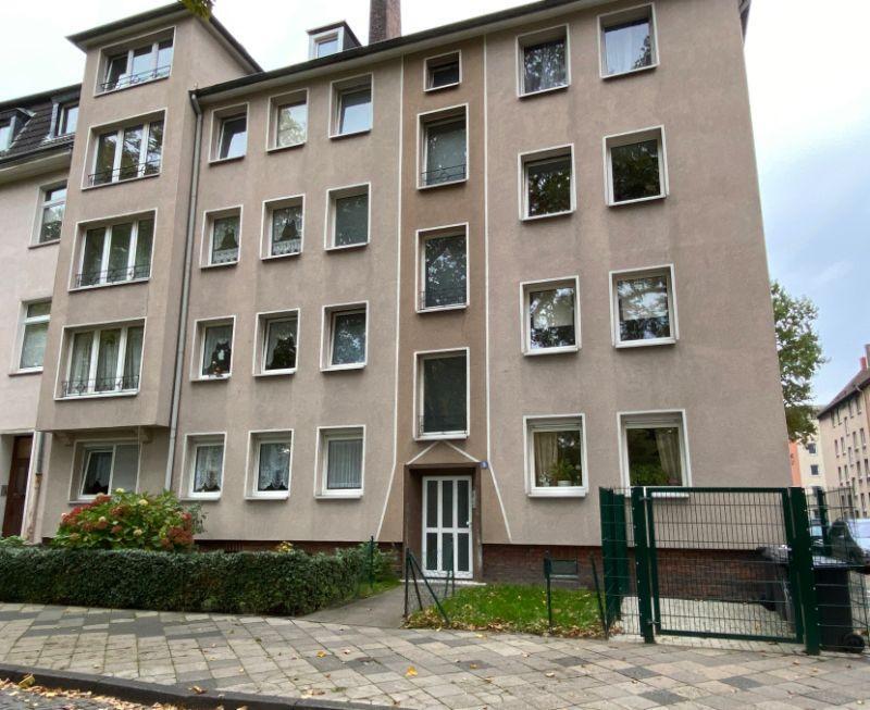großzügige 2,5-Zimmer-Wohnung in ruhiger Lage