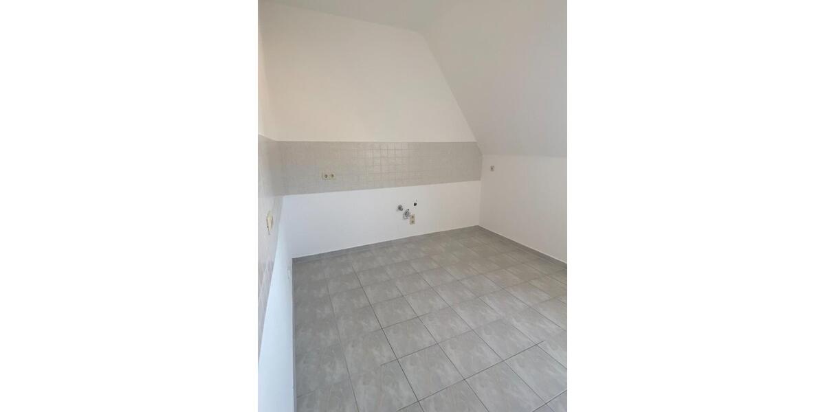 Dachgeschoßwohnung Staßfurt - 2 Zimmer, 94 m&sup2;, 500&euro; | Angebot:24587336