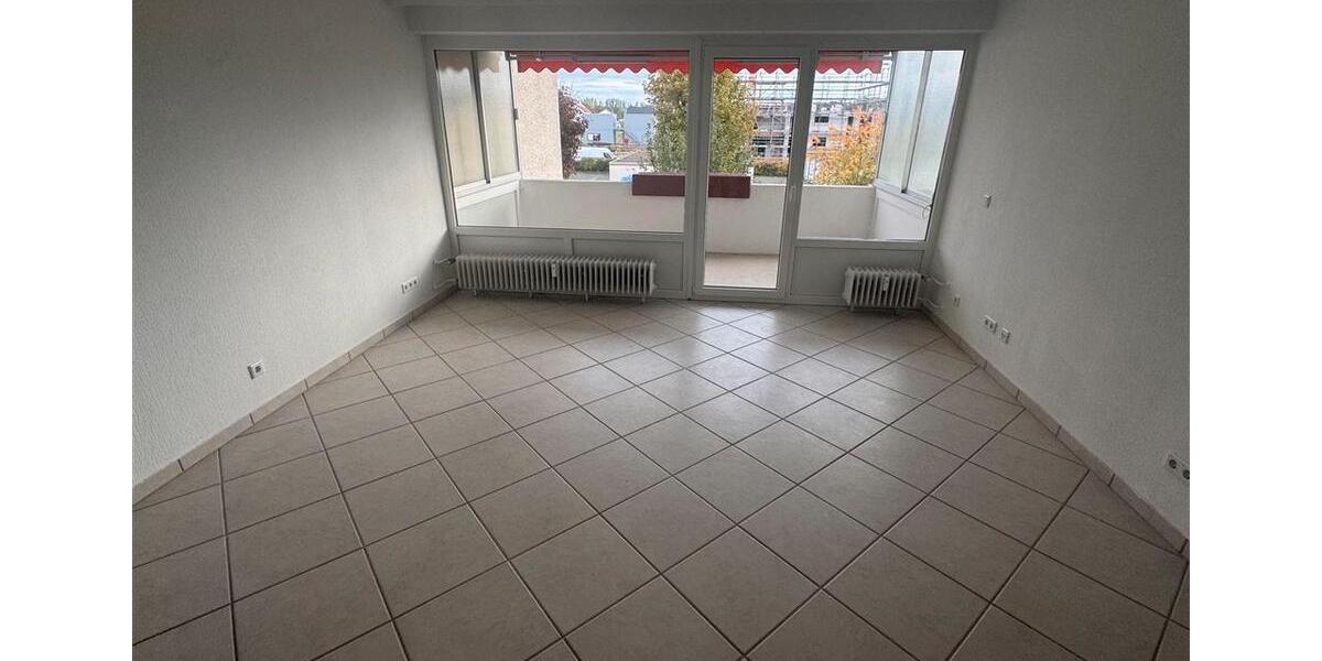 ***Modernisierte 3 ZBK mit XL-Balkon im 1. OG*** 3 zimmer