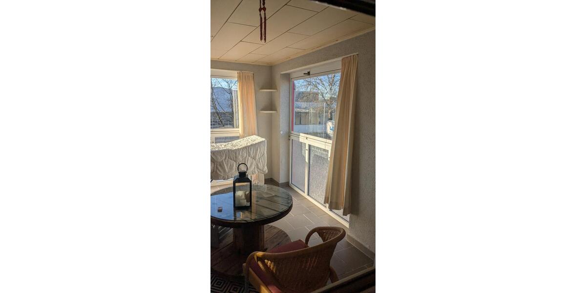 Etagenwohnung Lage - 4 Zimmer, 160 m&sup2;, 1.350&euro; | Angebot:25908425