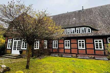 Haus Salzhausen - 6 Zimmer, 260 m&sup2;, 2.200&euro; | Angebot:26152584