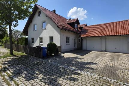 Top gepflegte, sofort bezugsfertige Doppelhaushälfte mit Garage in absolut ruhiger Lage 5 zimmer