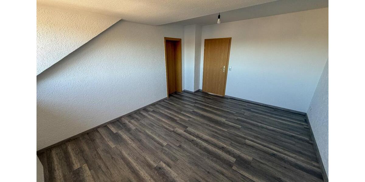 Dachgeschoßwohnung Werdau - 3 Zimmer, 67 m&sup2;, 368&euro; | Angebot:26131598