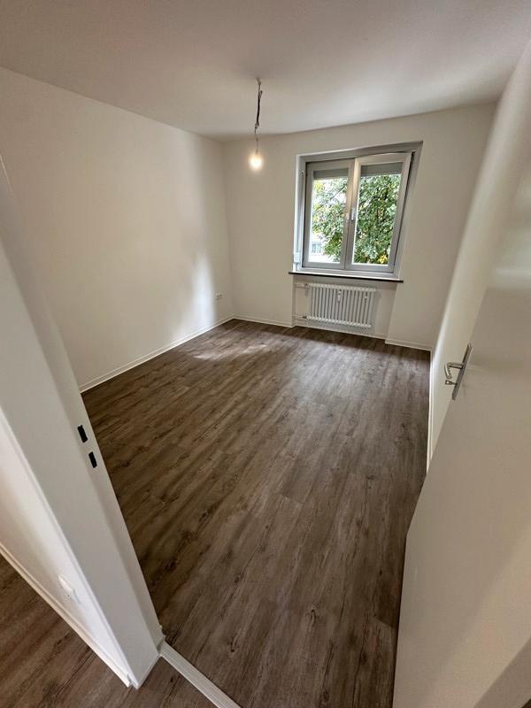 EG 5 Zimmer ab sofort (frisch saniert) zimmer