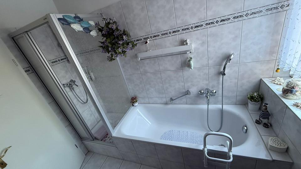 Etagenwohnung Schwerin Gartenstadt - 2 Zimmer, 70 m&sup2;, 660&euro; | Angebot:26381988