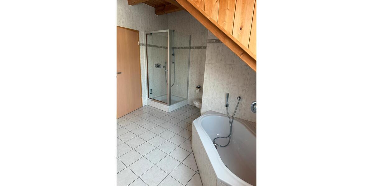 Dachgeschoßwohnung Ergolding - 5 Zimmer, 130 m&sup2;, 1.665&euro; | Angebot:26269095