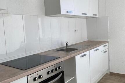 3 separate Zimmer, Küche, Bad, Einbauküche, Garage-komplett renoviert 3 zimmer