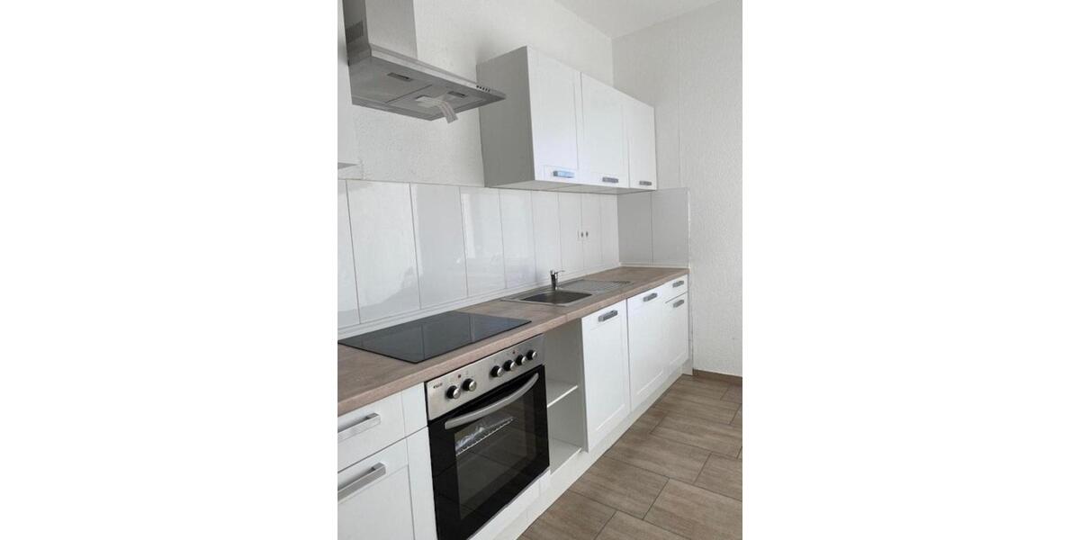 3 separate Zimmer, Küche, Bad, Einbauküche, Garage-komplett renoviert 3 zimmer