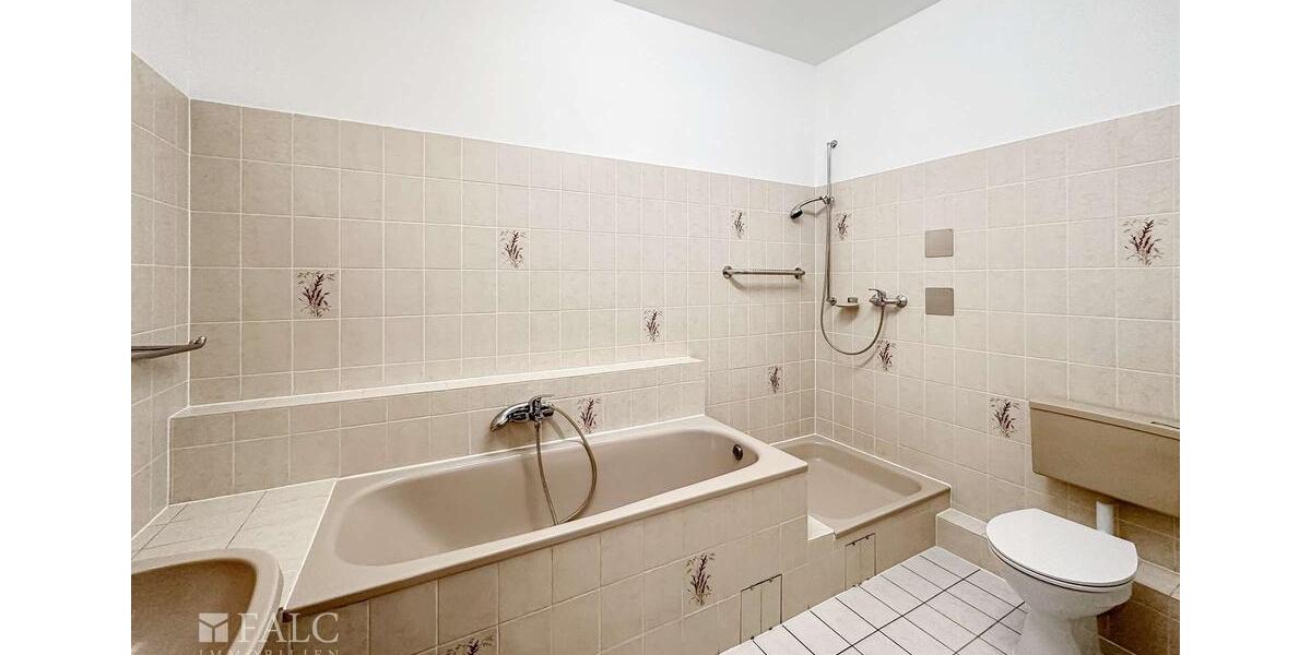 Stilvoll wohnen mit Altbaucharme – 3-Zimmer-Wohnung mit Aufzug und Stellplatz! 3 zimmer