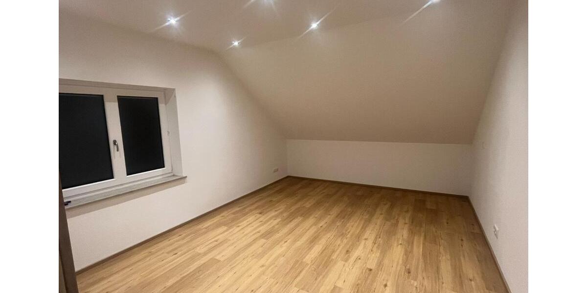 Dachgeschoßwohnung Donauwörth - 3 Zimmer, 100 m&sup2;, 1.200&euro; | Angebot:24242641