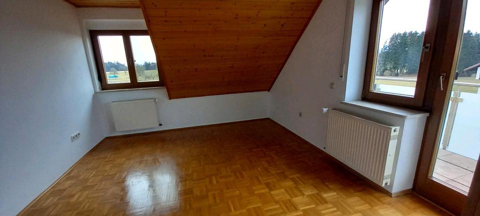 Dachgeschoßwohnung Jagstzell - 4 Zimmer, 90 m&sup2;, 650&euro; | Angebot:26312686