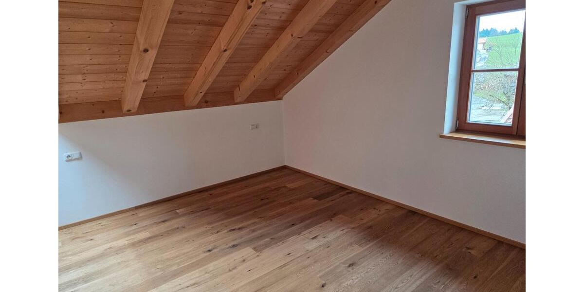 Dachgeschoßwohnung Wildsteig - 3 Zimmer, 99 m&sup2;, 1.250&euro; | Angebot:26047333