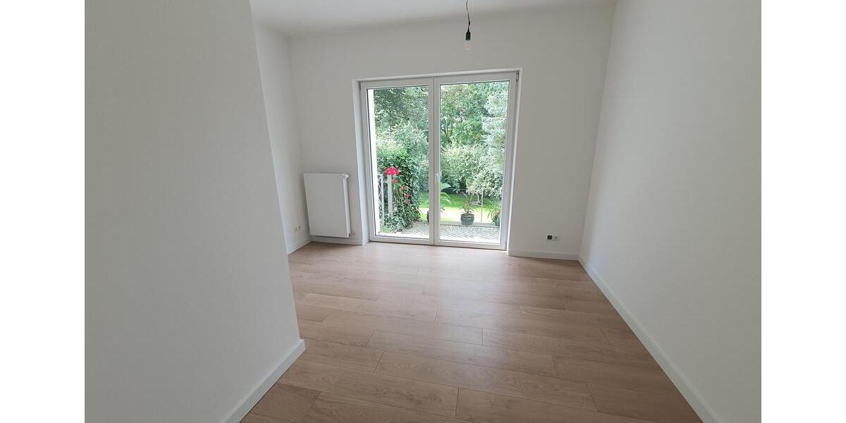 Traumhafte 3 Zimmer EG Wohnung mit zwei Terassen + zwei Garagen + großen Garten zu vermieten 3 zimmer