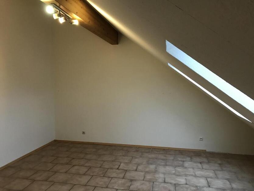 Sofort Einziehen! Modernes Wohnen im Grünen: 4-Zimmerwohnung mit Balkon in Oberneuching