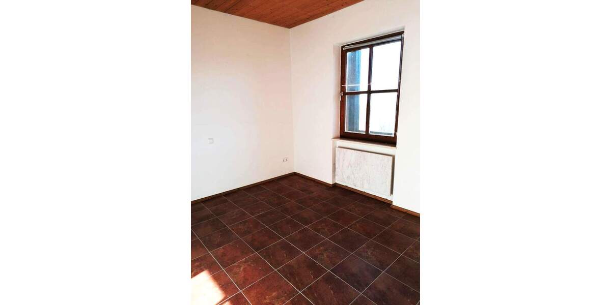 Sonnige Wohnung im 01. OG mit Kachelofen - 2 Zimmer- im OT Solla 2 zimmer