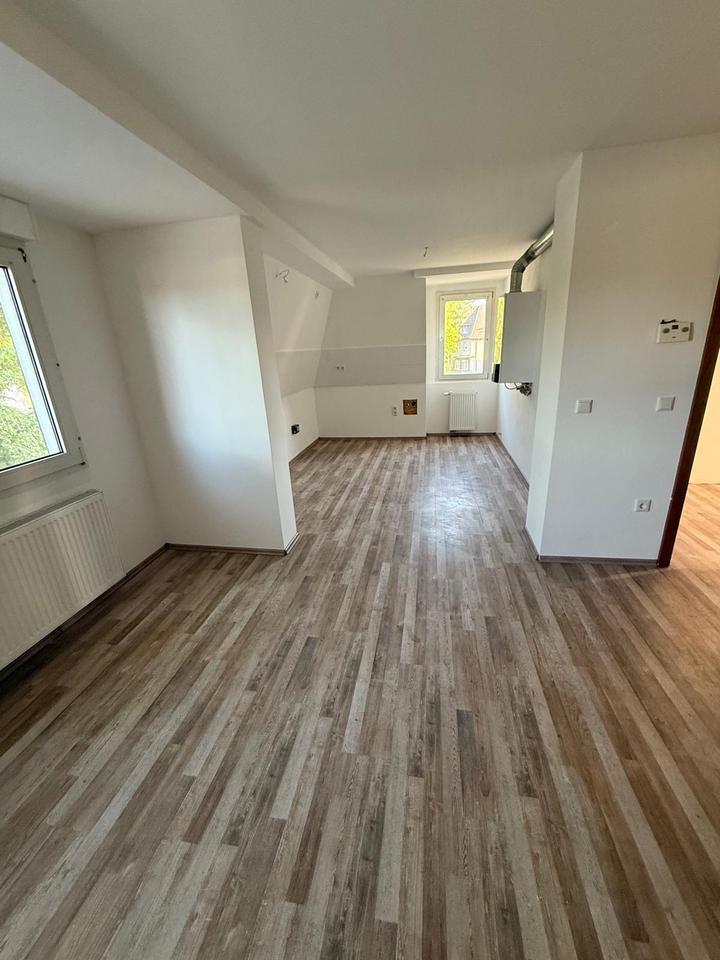Helle 3,5-Zimmer-Wohnung mit extra Dachboden-Zimmer SOFORT FREI!
