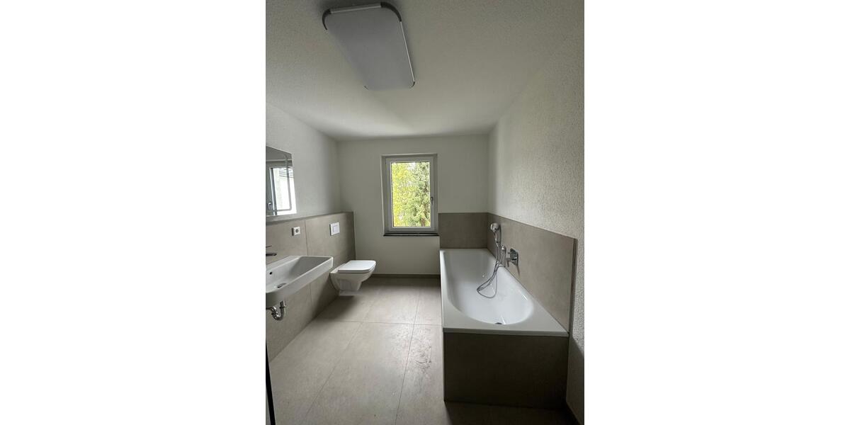 Dachgeschoßwohnung Erlenbach am Main - 5 Zimmer, 139 m&sup2;, 1.900&euro; | Angebot:26424663