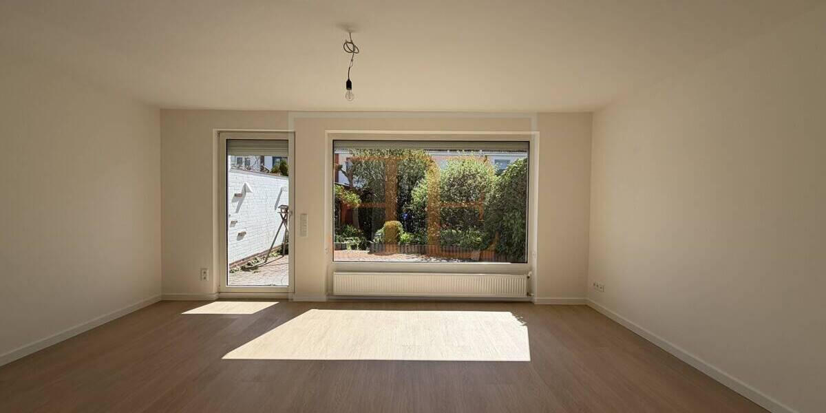 Frisch saniertes Reihenmittelhaus mit 6 Zimmern, Balkon und Einzelgarage zu vermieten - Reihenmittelhaus Rellingen | Angebot:26346609