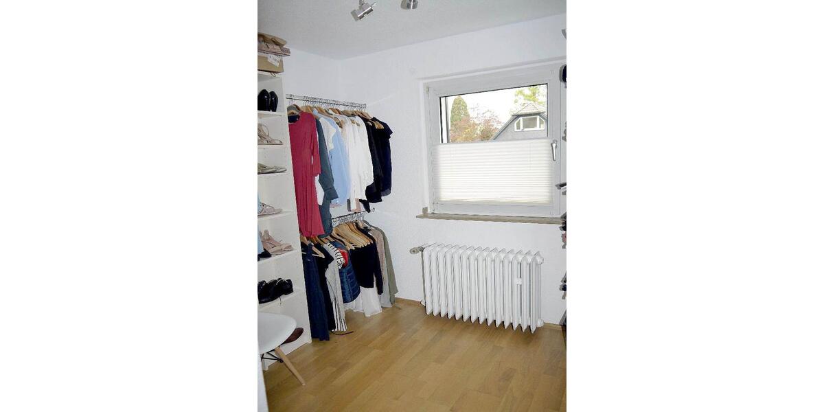 Einfamilienhaus Duisburg Huckingen - 8 Zimmer, 180 m&sup2;, 2.900&euro; | Angebot:23551802