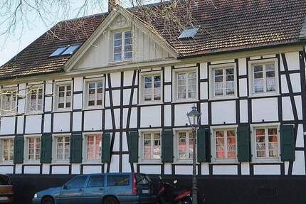 Charmante Dachgeschosswohnung im historischen Fachwerkhaus in Hagen - verfügbar ab 01.01.2026 6 zimmer