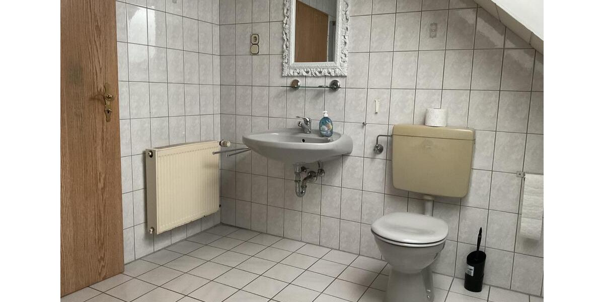 Dachgeschoßwohnung Bergneustadt - 3 Zimmer, 82 m&sup2;, 650&euro; | Angebot:24431077