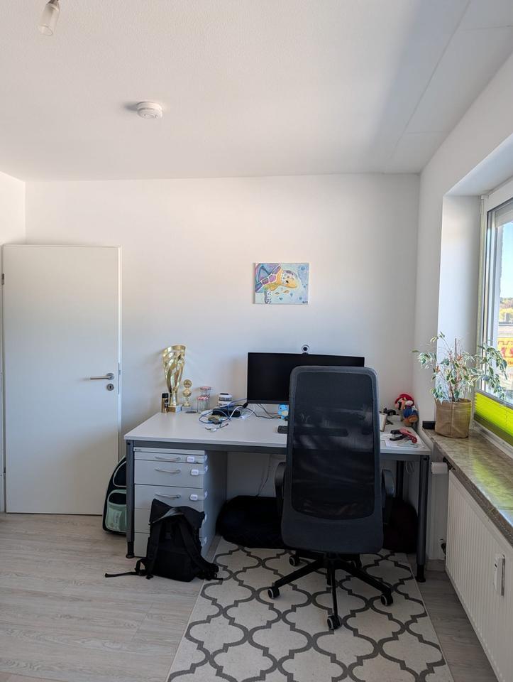 Helle 4-Zimmer-Wohnung mit Balkon in Regensburg West ab 1.12.25