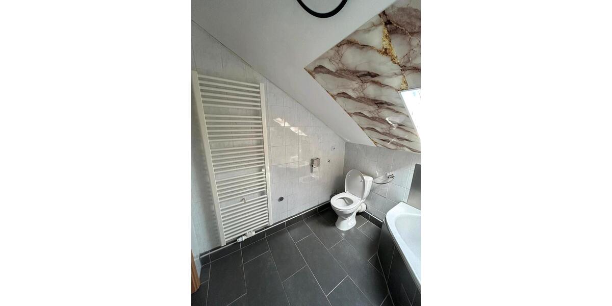 Dachgeschoßwohnung Germersheim - 5 Zimmer, 100 m&sup2;, 15&euro; | Angebot:26042576