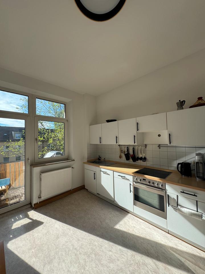Befristetes WG-Zimmer in 86m2 Wohnung mit Balkon am Olympiapark zimmer
