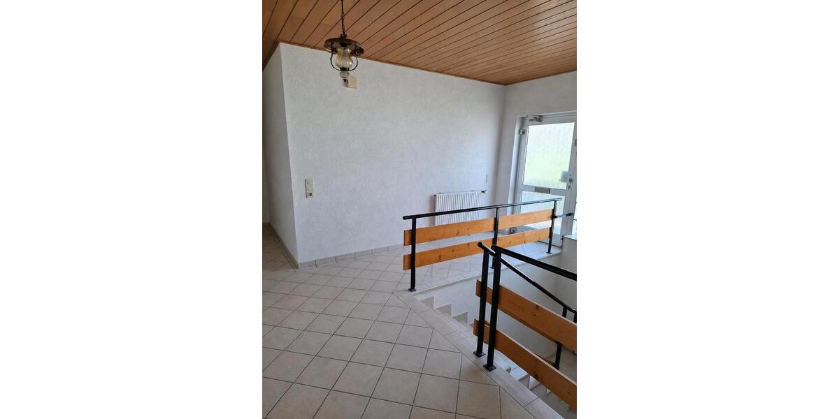 Etagenwohnung Haiger - 5 Zimmer, 130 m&sup2;, 1.300&euro; | Angebot:26506884