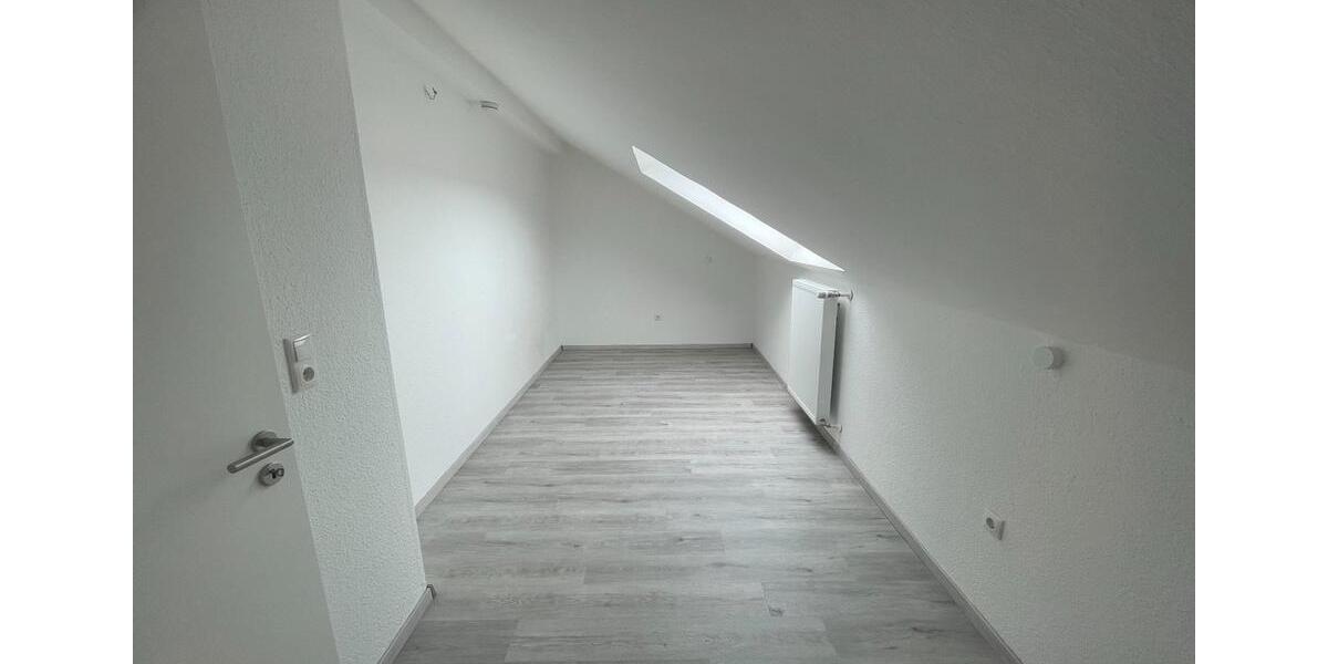 Dachgeschoßwohnung Weiden in der Oberpfalz - 3 Zimmer, 70 m&sup2;, 610&euro; | Angebot:25988939