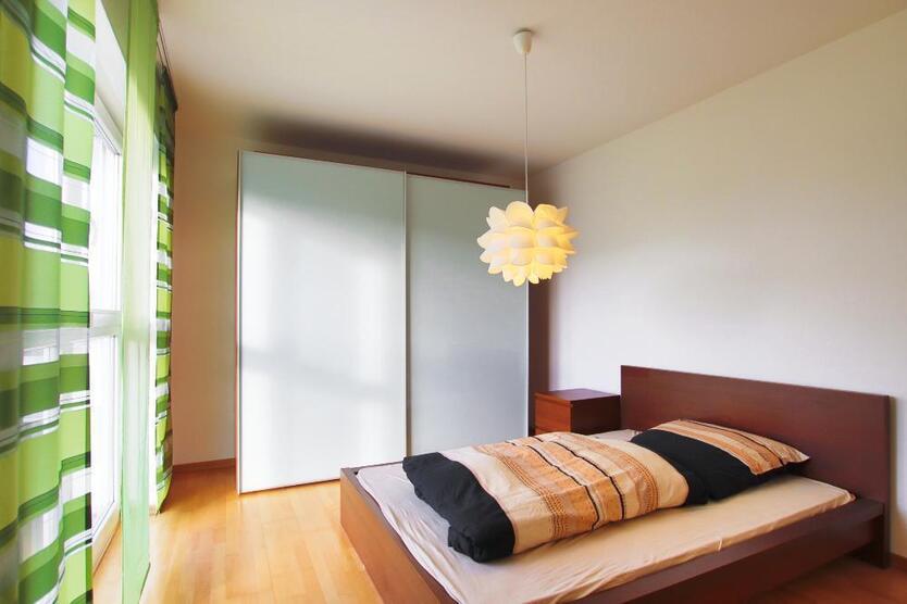 möblierte 2 ZKBB* 5.OG* Aufzug* el. Rolläden* EBK* TG* Westbalkon* Frankfurt-Am Rebstockpark