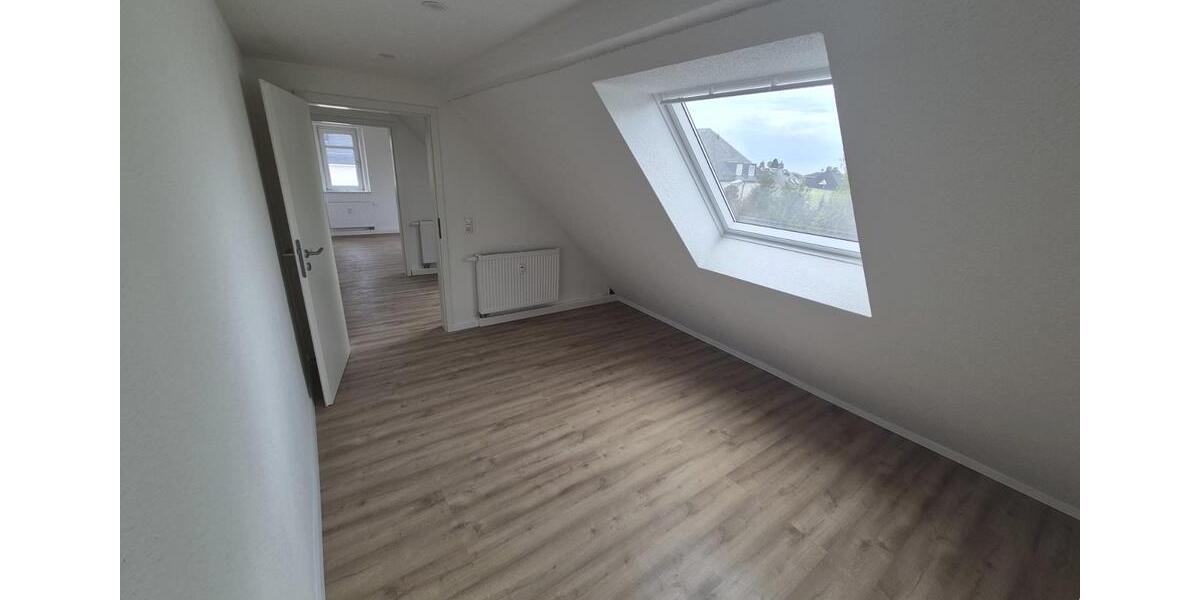 Dachgeschoßwohnung Limbach-Oberfrohna Oberfrohna - 3 Zimmer, 58 m&sup2;, 390&euro; | Angebot:26396288