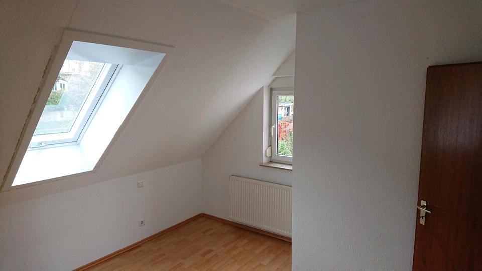Schöne Maisonette-Wohnung, DG, Tiefgarage 4 zimmer