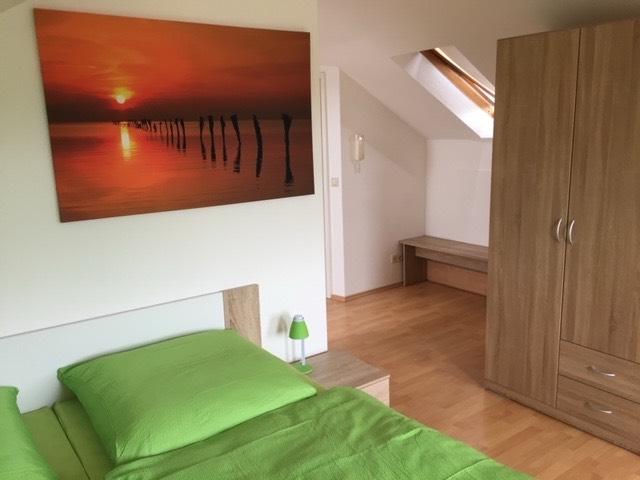 Dachgeschoßwohnung Wilkau-Haßlau Haßlau - 1 Zimmer, 25 m&sup2;, 380&euro; | Angebot:26254471