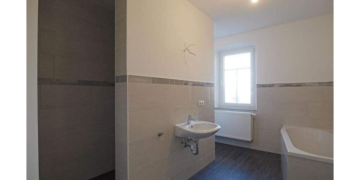 Etagenwohnung Frankenberg - 4 Zimmer, 100 m&sup2;, 600&euro; | Angebot:24388676