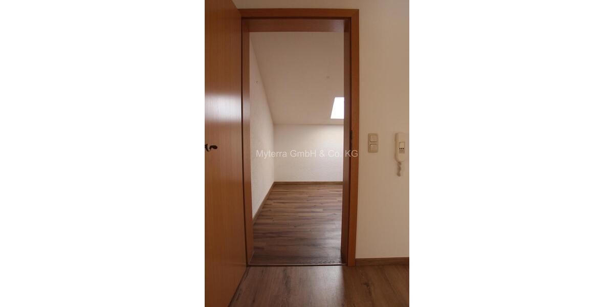 Dachgeschoßwohnung Schöllnach - 3 Zimmer, 70 m&sup2;, 590&euro; | Angebot:24863632