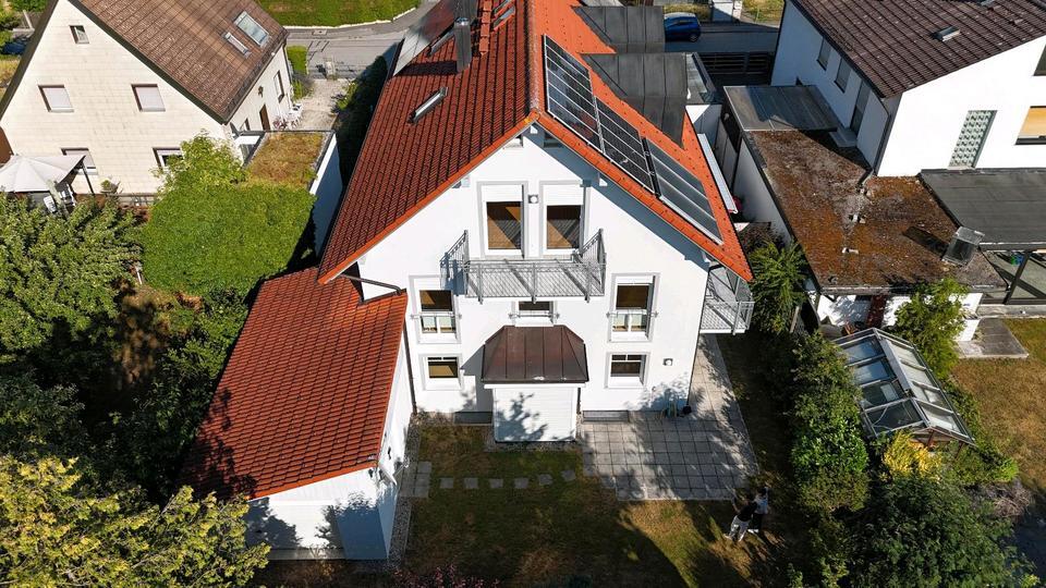 Moderne DHH mit großem Garten ab 15.8.1.9.