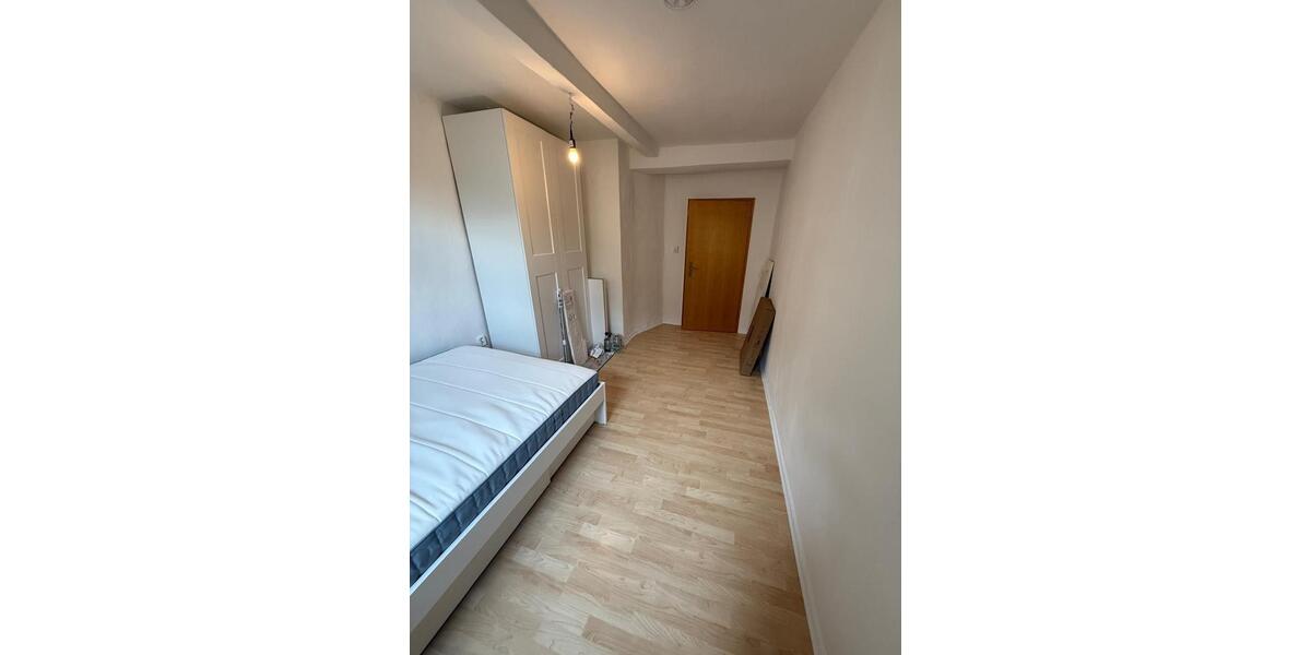 Dachgeschoßwohnung Marburg - 3 Zimmer, 80 m&sup2;, 1.200&euro; | Angebot:26567835